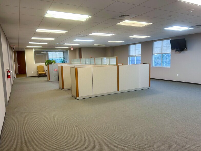 More Photos Of 16651 Ronan Rd, Houston Office For Sale