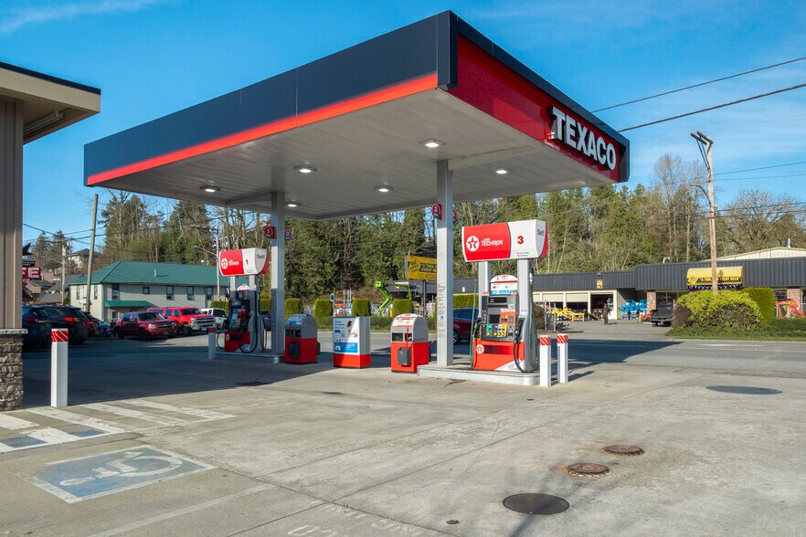 Primary Photo Of 701 2nd St, Snohomish Service Station For Sale