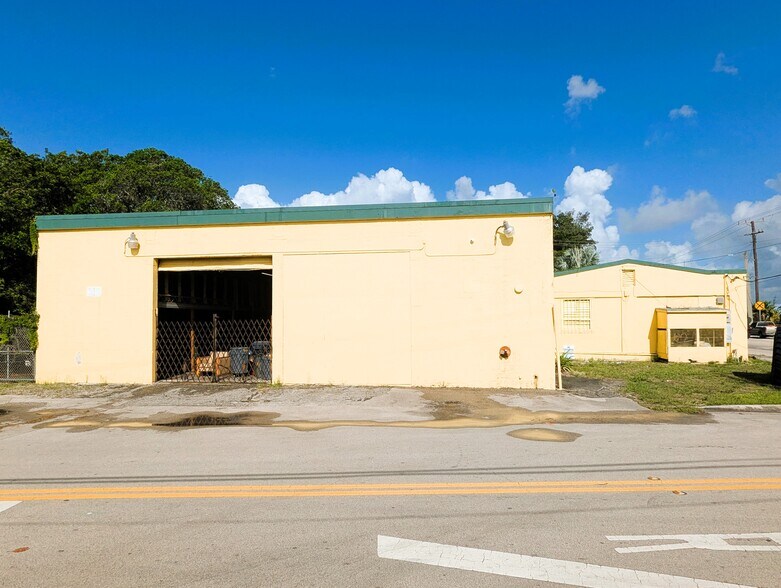 More Photos Of 900 25th St, West Palm Beach Auto Repair For Lease