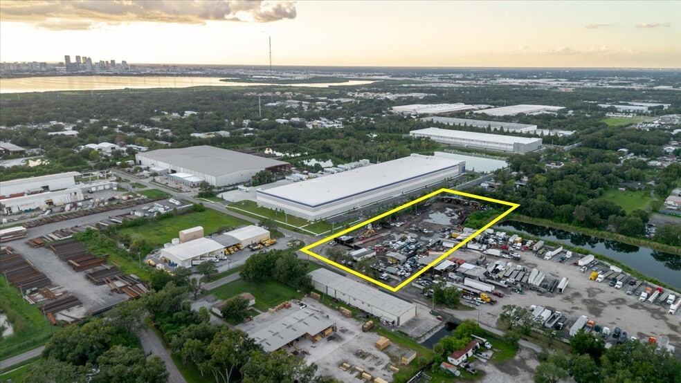 More Photos Of 5404 24th Ave S, Tampa Auto Salvage Facility For Sale