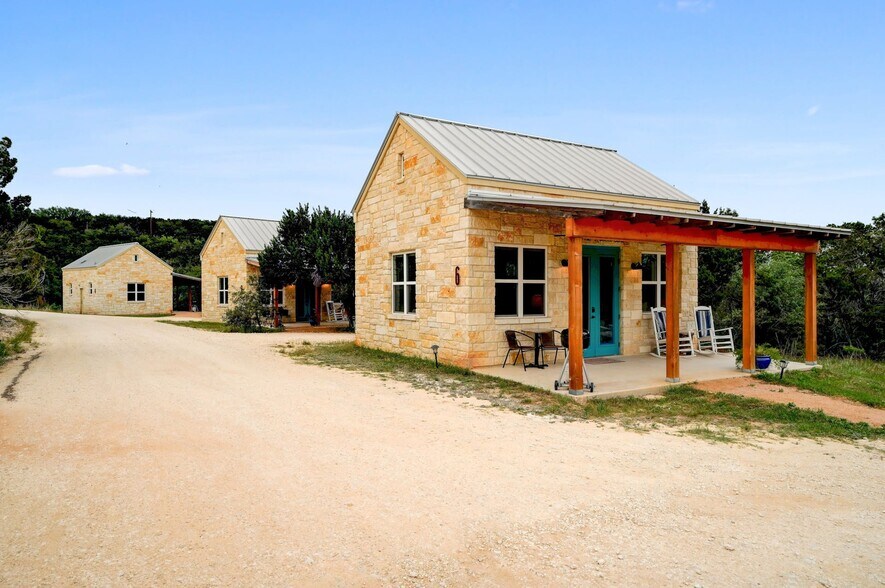 More Photos Of 7400 McGregor Ln, Dripping Springs Hotel For Sale