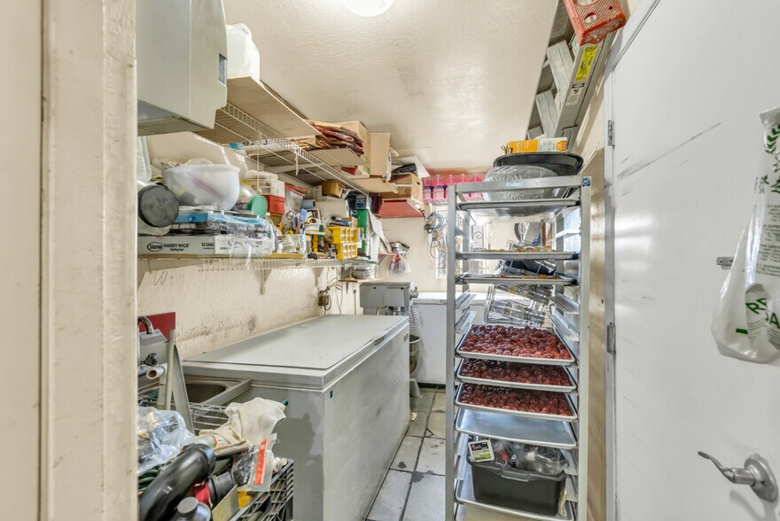 More Photos Of 7223 55th St, Sacramento Restaurant For Sale