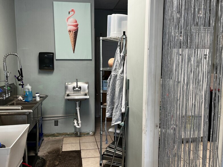 More Photos Of 3023 Central Ave, Saint Petersburg Storefront Retail Office For Sale