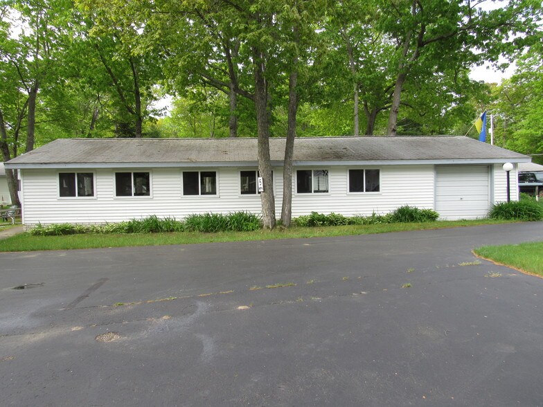 More Photos Of 4497 S US Highway 23, Greenbush Hotel For Sale