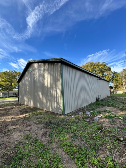 More Photos Of 2945 Gerry St, Gary Industrial For Lease