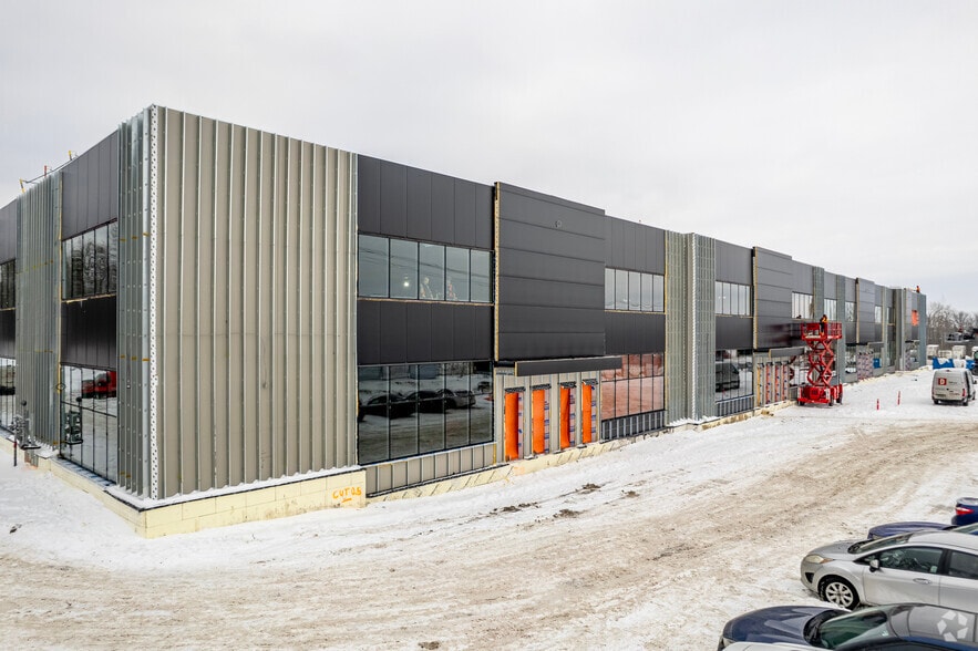 More Photos Of 100 Blvd Jean-Baptiste-Rolland O, Saint-jerome Unknown For Lease