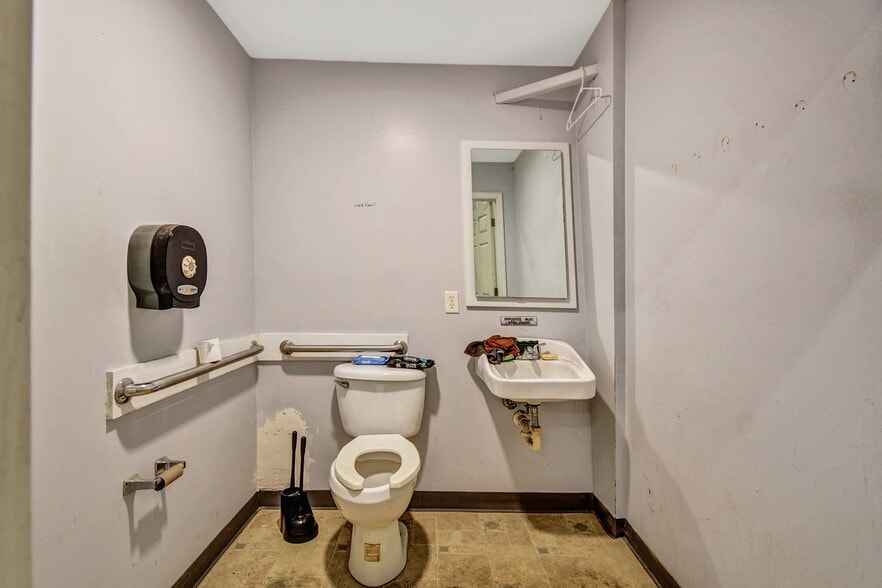 More Photos Of 1761 Dobbs Rd, Saint Augustine Warehouse For Sale