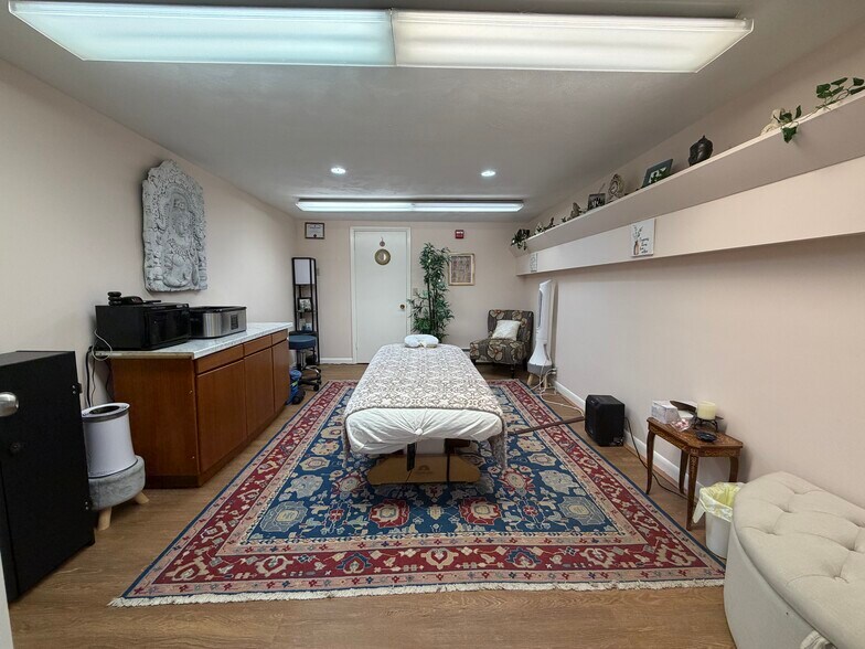 More Photos Of 688 Frenchtown Rd, East Greenwich Office For Sale