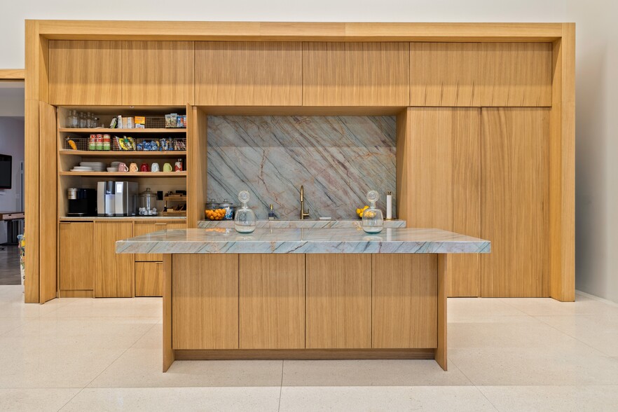 More Photos Of 7207 Melrose Ave, Los Angeles Storefront Retail Office For Lease