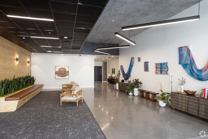 More Photos Of 3232 E Cesar Chavez St, Austin Office For Lease