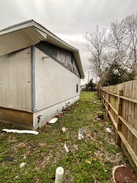 More Photos Of 609 Oak St, La Marque Warehouse For Sale