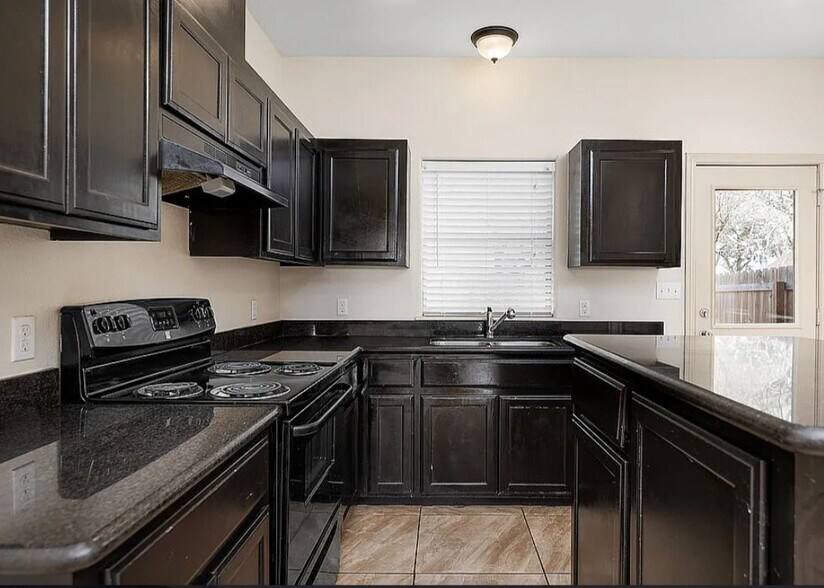More Photos Of 1300 Hummingbird Ct, Pharr Apartments For Sale