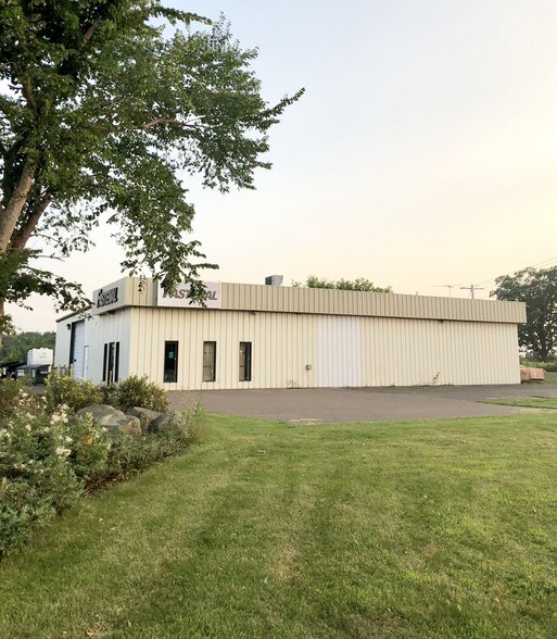 More Photos Of 2090 Us-8, Saint Croix Falls Service For Lease
