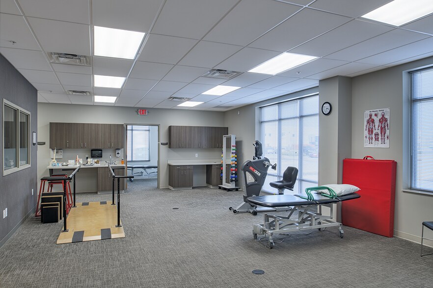 More Photos Of 1011 Main St, Indianapolis Medical For Lease