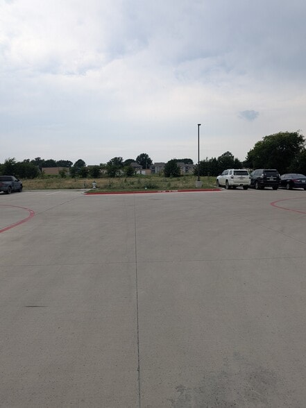 More Photos Of 1723 State 121 Hwy, Bonham Storefront Retail Office For Lease