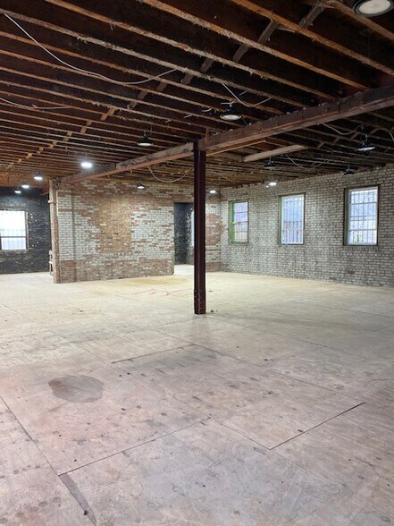 More Photos Of 1539 Covert St, Ridgewood Warehouse For Lease