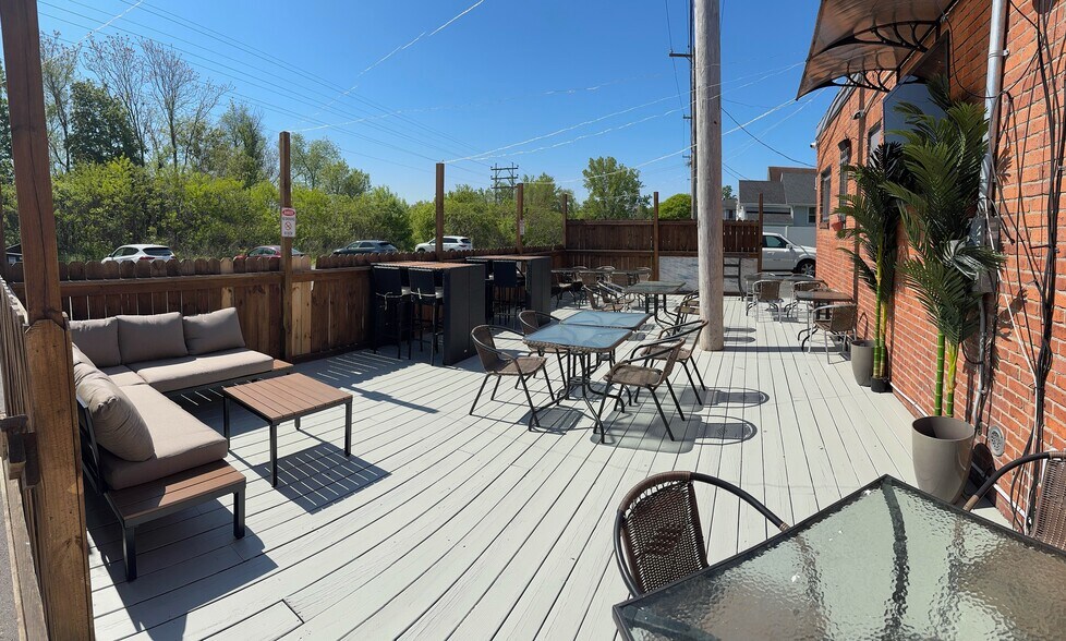 More Photos Of 327 Broadway, Albany Bar For Sale