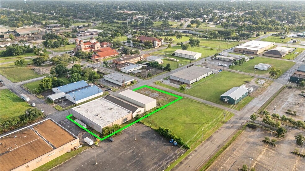 More Photos Of 740 Fannin St, Beaumont Warehouse For Lease