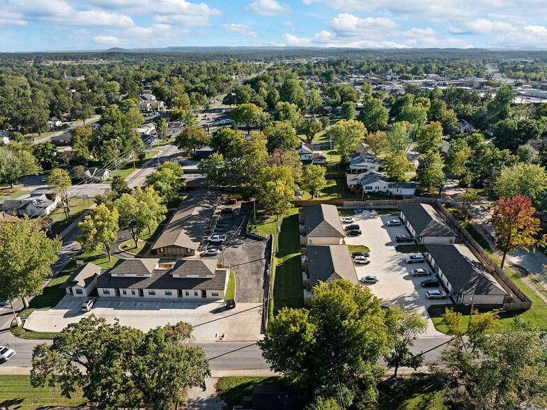 Primary Photo Of 124 S College St, Mountain Home Apartments For Sale