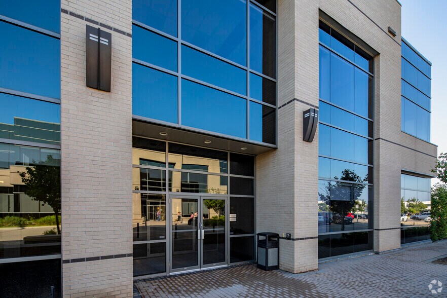 More Photos Of 2295 Bristol Cir, Oakville Office For Lease