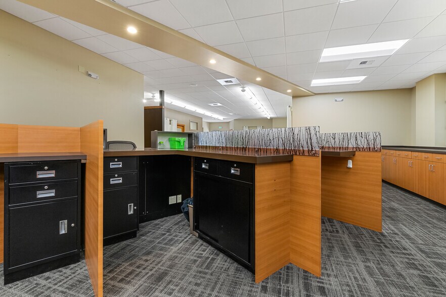 More Photos Of 1501 Cornwall Ave, Bellingham Bank For Sale