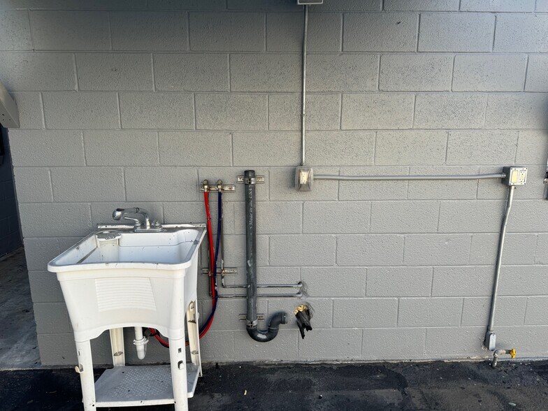 More Photos Of 1733 Border Ave, Torrance Light Manufacturing For Sale