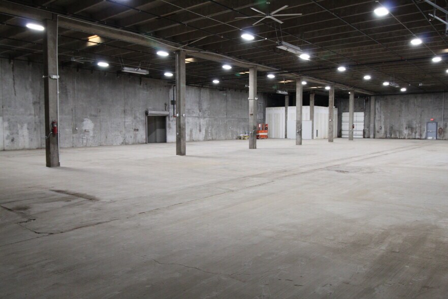 More Photos Of 9700 E 56th St, Raytown Warehouse For Lease
