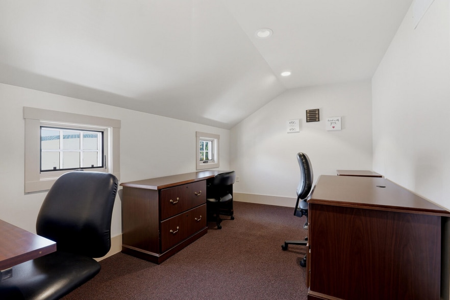 More Photos Of 517 Monroe St, Sheboygan Falls Office For Sale