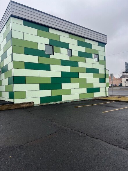 More Photos Of 1421 N Division St, Spokane General Retail For Sale