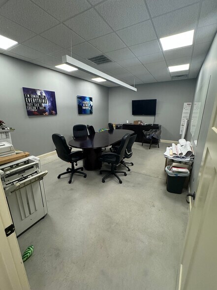 More Photos Of 3702 Neal Dr, Knoxville Light Manufacturing For Lease