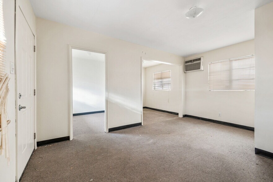 More Photos Of 1059-1063 N Palm Canyon Dr, Palm Springs Storefront For Sale