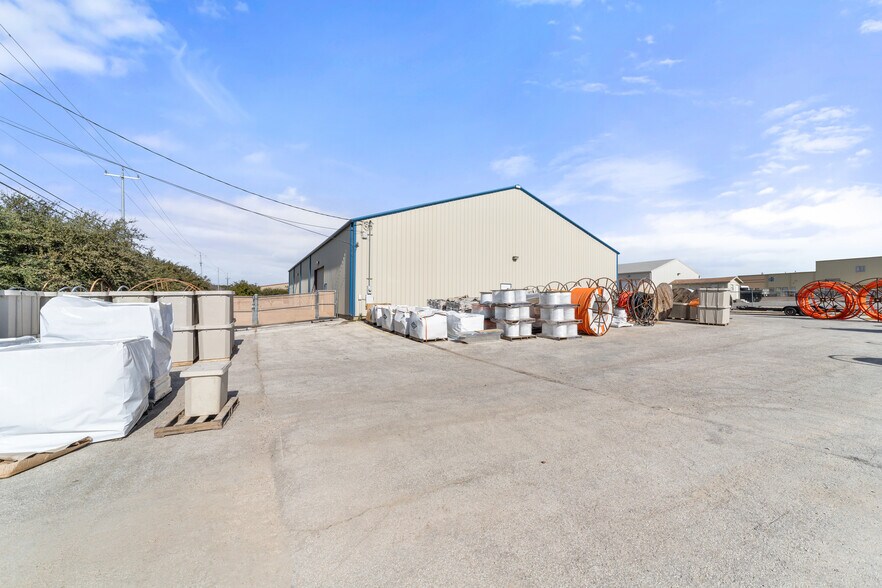 More Photos Of 17300 Bell North Dr, Schertz Warehouse For Sale