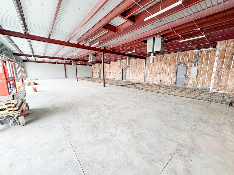 More Photos Of 900 E Florida Ave, Midland Storefront For Lease