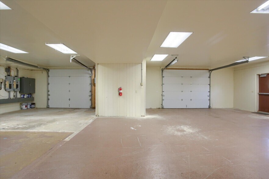 More Photos Of 55 W Shortcut Rd, Newport Loft Creative Space For Sale