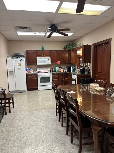 More Photos Of 1415 6th Ave, Huntington Office For Sale