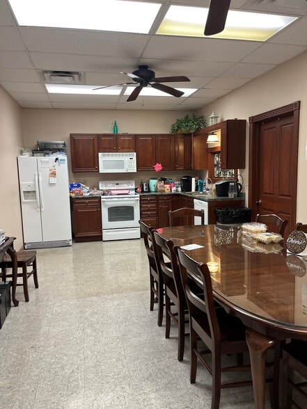 More Photos Of 1415 6th Ave, Huntington Office For Sale