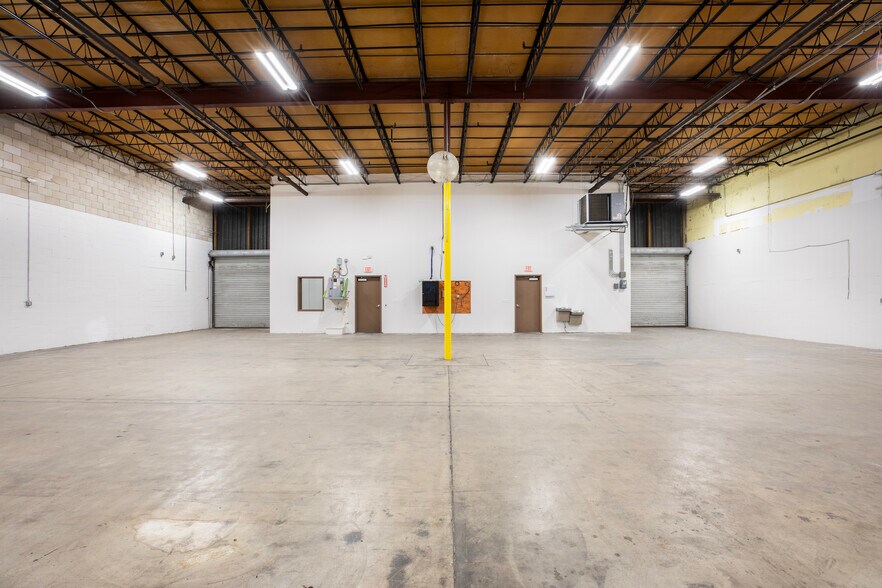 More Photos Of 444 27th St, Orlando Warehouse For Lease