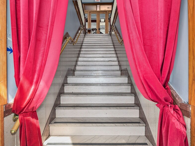 More Photos Of 48 College St, Asheville General Retail For Lease