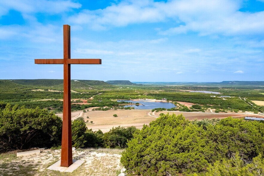 More Photos Of 635 County Road 184, Winters Lodge Meeting Hall For Sale