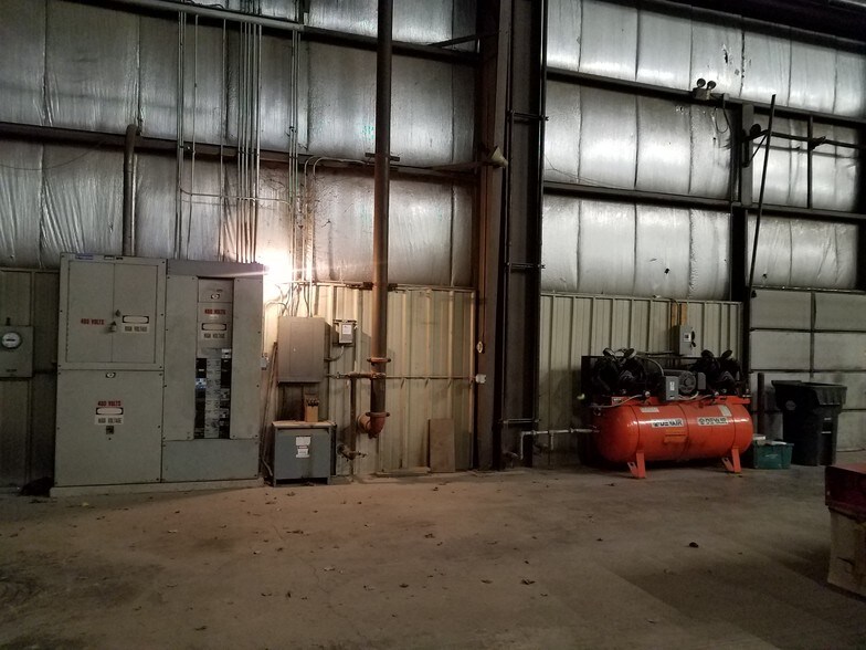 More Photos Of 1326 Industrial Dr, Lake in the Hills Distribution For Sale