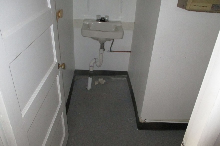 More Photos Of 910 Poplar Grove St, Baltimore Storefront Retail Residential For Sale