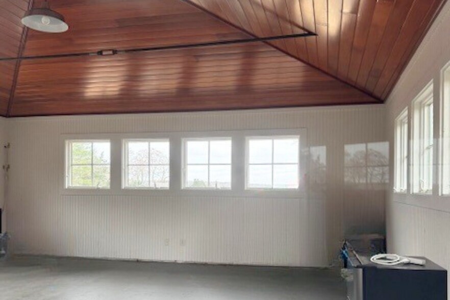 More Photos Of 219 Three Mile Harbor HC Rd, East Hampton Marina For Lease