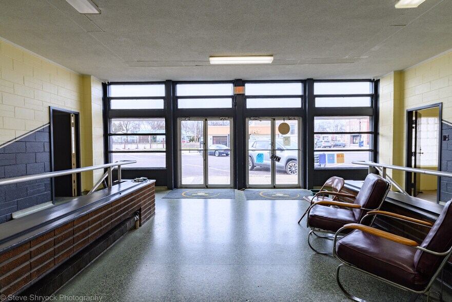 More Photos Of 411 S Main St, Hillsboro Specialty For Sale