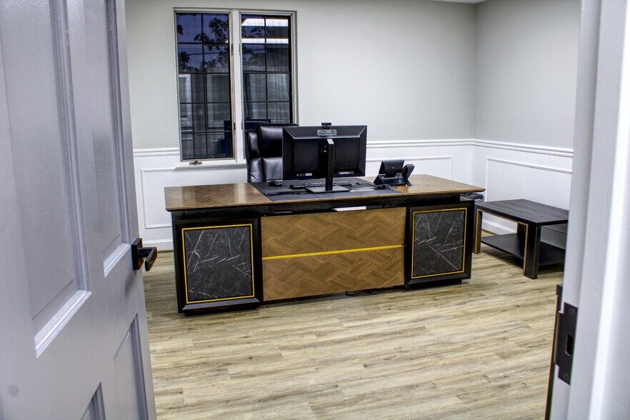 More Photos Of 10521 Judicial Dr, Fairfax Medical For Sale