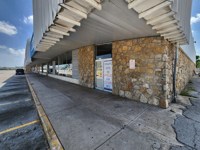 More Photos Of 9202-9244 E Admiral Pl, Tulsa Freestanding For Lease