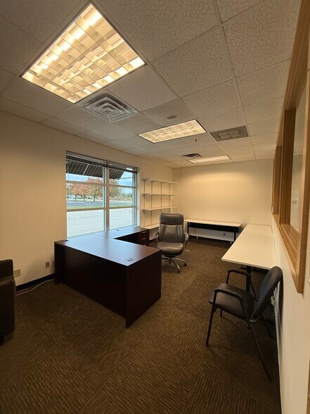 More Photos Of 9942 N Alpine Rd, Machesney Park Light Distribution For Sale