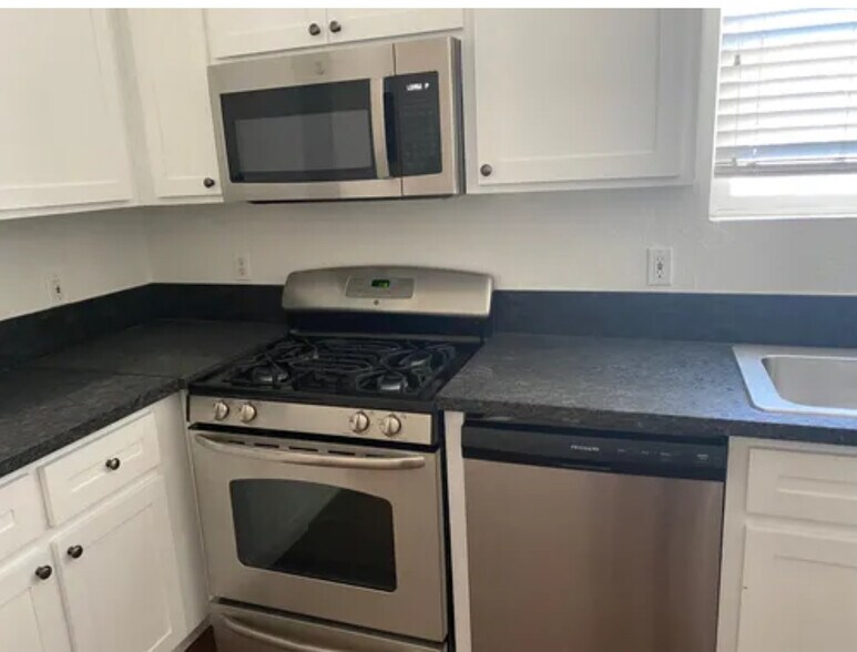 More Photos Of 609-611 16th St, Sacramento Apartments For Sale