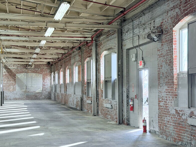 More Photos Of 1140 Garfield Ave, Lancaster Manufacturing For Sale