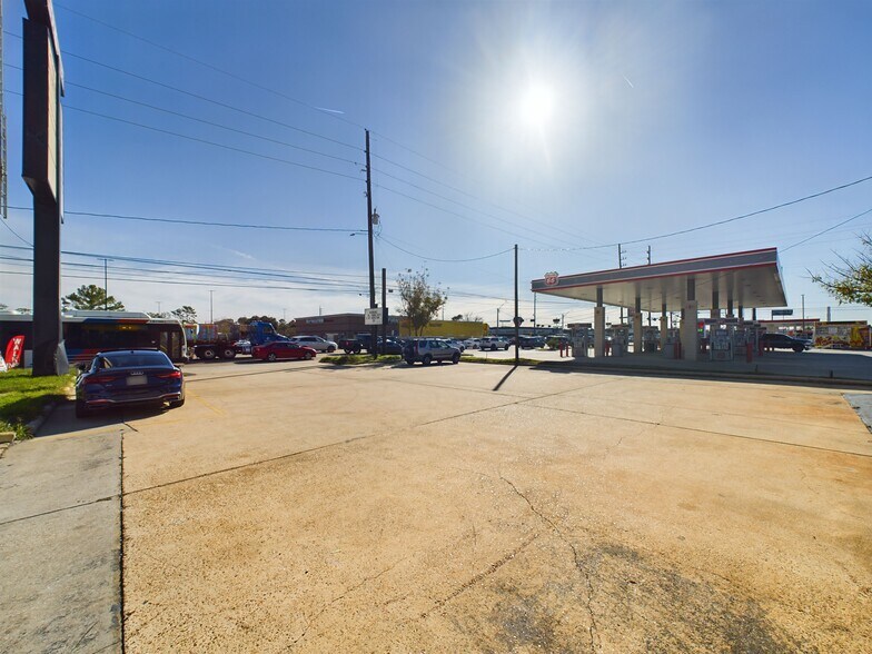 More Photos Of 4448 Fm 1960 Rd W, Houston Auto Repair For Lease
