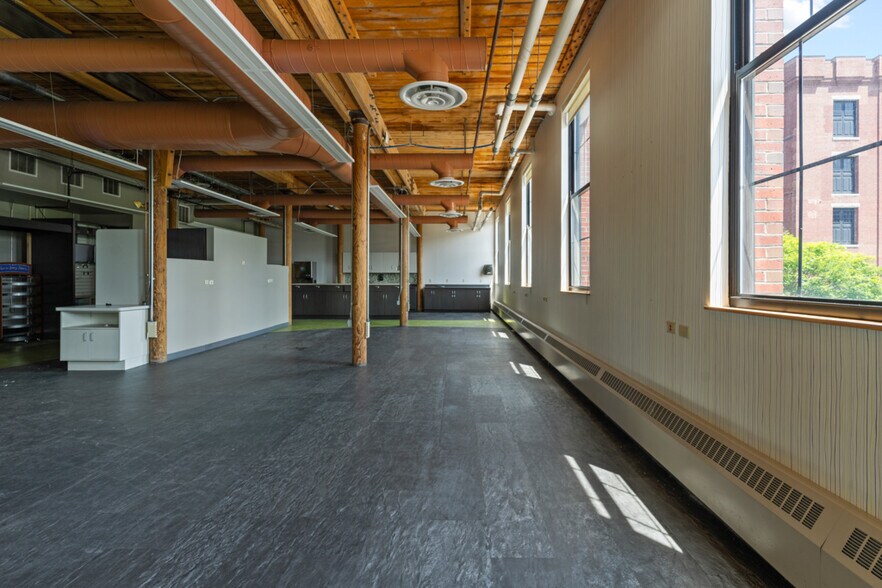 More Photos Of 140 Mill St, Lewiston Office Residential For Sale